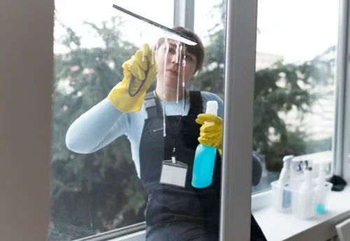 Nettoyage de vitres intérieures et extérieures à Saint-Arnoult